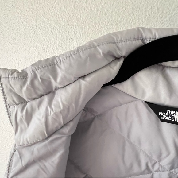 The North Face 550 Fill Women's Down Quilted Puffer Vest Light Gray Size Small - Picture 13 of 16
